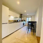 Casa : L'eclat Du Roi Rene * אנז'ה