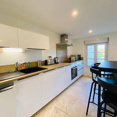 Casa : L'eclat Du Roi Rene * אנז'ה